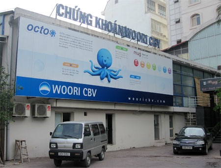 Nhiều lao động đồng loạt “tố” Công ty chứng khoán Woori - 1 Nhiều lao động đồng loạt “tố” Công ty chứng khoán Woori - 1