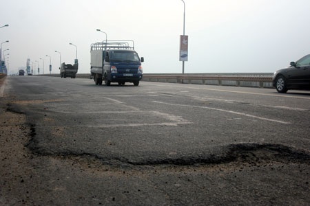 Nhiều công trình trọng điểm vừa xong đã... hỏng - 1