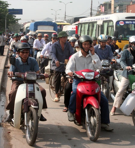 Đề xuất thu phí ô tô, mô tô vào thành phố trong giờ cao điểm - 1 Đề xuất thu phí ô tô, mô tô vào thành phố trong giờ cao điểm - 1