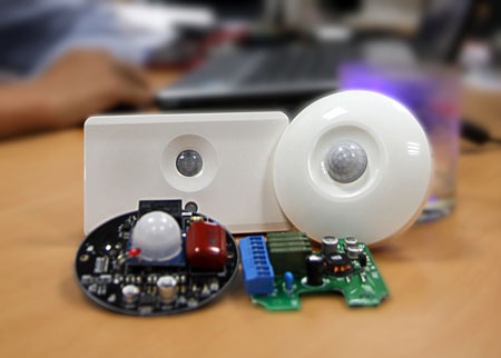 Sôi động thị trường thiết bị bật tắt đèn thông minh dịp Tết - 2