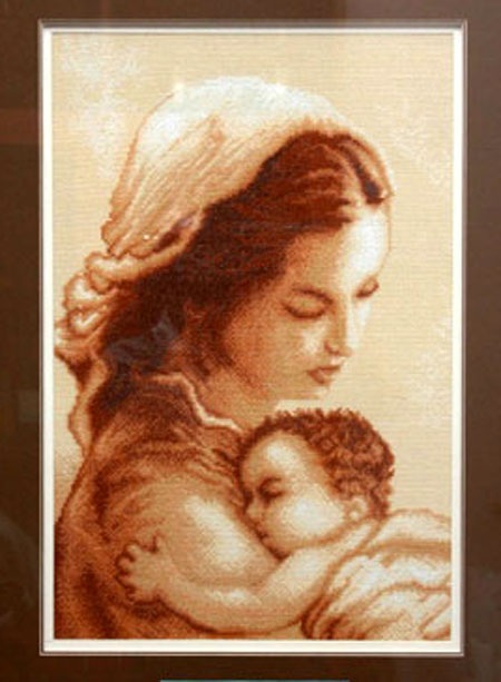 Khai mạc triển lãm ảnh tranh thêu chữ thập lần 2 - 1 Bức tranh Mẹ bồng con đoạt giải Nhất trong triển lãm tranh thêu chữ thập năm 2011