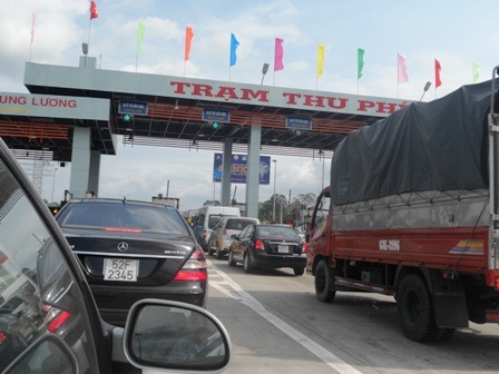 Tăng phí trạm QL1 để “dồn” xe vào cao tốc TP.HCM - Trung Lương - 1 Tăng phí trạm QL1 để “dồn” xe vào cao tốc TP.HCM - Trung Lương