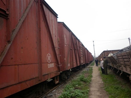 Hà Nội: “Nghi án” 15 toa gỗ lậu tập kết tại ga Giáp Bát  - 1