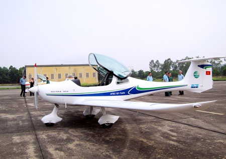 Cận cảnh bay thử trên máy bay cá nhân mới nhập về Việt Nam