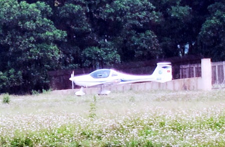 Cận cảnh bay thử trên máy bay cá nhân mới nhập về Việt Nam