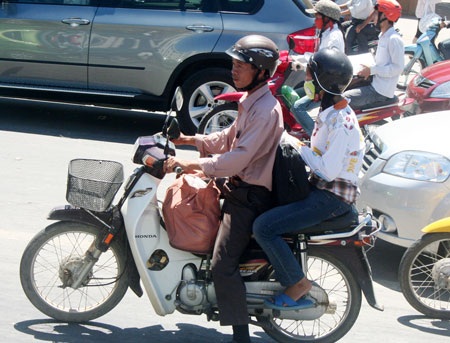 Bộ GTVT: "Cơ sở, mục đích và mức thu phí đều hợp lý" - 2 Bộ GTVT: Cơ sở, mục đích và mức thu phí đều hợp lý