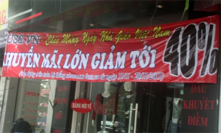 "Bùng nổ" khuyến mãi hàng hóa mừng ngày 20/11 - 1 "Bùng nổ" khuyến mãi hàng hóa mừng ngày 20/11 - 1