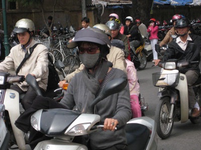 “Chưa có cơ sở pháp lý phạt người đội mũ bảo hiểm giả” - 1 Nhiều ý kiến trái chiều xung quanh kế hoạch phạt nặng người đội