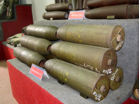 Và rất nhiều loại bom đạn khác mà quân đội nước ngoài đã sử dụng để