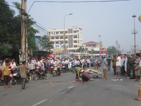 Nạn nhân tử vong trong một vụ TNGT ở Hà Tĩnh đầu tháng 10/2013