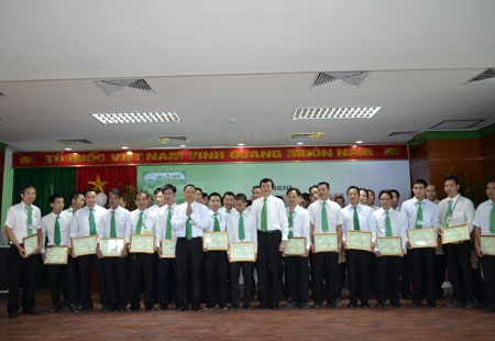 Tập đoàn Mai Linh tăng cường các giải pháp an toàn giao thông - 3 Mai Linh tôn vinh những tấm gương lái xe điển hình