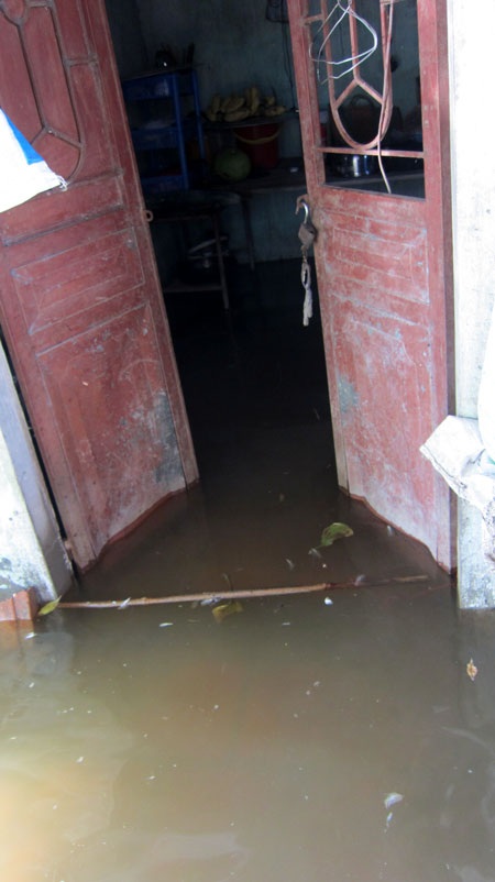 Nước tràn vào trong nhà