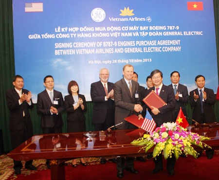 Vietnam Airlines mua 40 động cơ máy bay Boeing tiết kiệm nhiên liệu - 1 Vietnam Airlines ký kết hợp đồng mua 40 động cơ GEnx