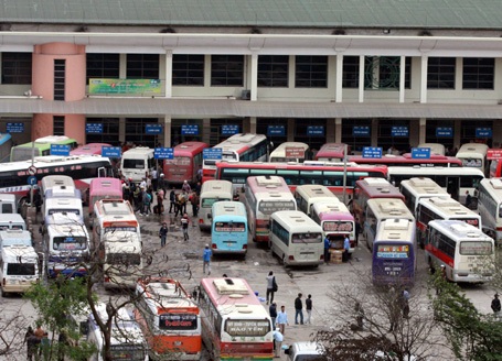 Doanh nghiệp khoán trắng xe, tài xế “1 tháng vi phạm tốc độ 1.000 lần” - 1 Hoạt động vận tải hành khách đang có nhiều bất cập, hạn chế