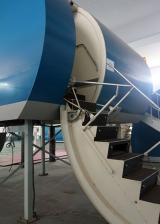 Xem phi công, tiếp viên hàng không huấn luyện bay - 8 ... Và giống như máy bay đang khai thác