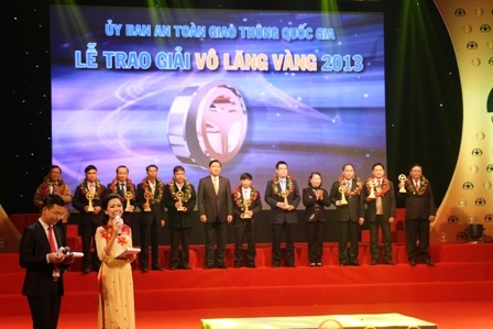 10 doanh nghiệp, 30 lái xe xuất sắc được trao giải Vô lăng vàng - 1 10 doanh nghiệp vận tải được tôn vinh trong lễ trao giải Vô lăng vàng