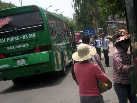 Trên tuyến Hà Nội - Hải Phòng, nhiều nhà xe còn sử dụng cả đầu gấu để