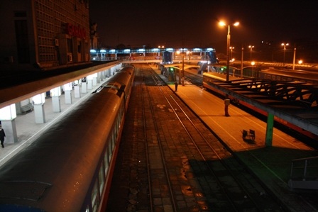 Đoàn tàu SE3 trên sân ga Hà Nội đêm giao thừa Tết Giáp Ngọ