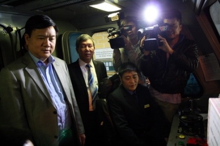 Bộ trưởng thăm hỏi, động viên, chúc Tết và giao nhiệm vụ cho tổ tàu SE3