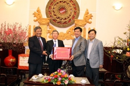 Bộ trưởng Đinh La Thăng và ông Nguyễn Hoàng Hiếp chúc Tết đơn vị đường sắt