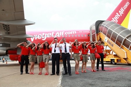 Tiếp viên hàng không có còn là nghề hot? - 3 VietJetAir đang tuyển tiếp viên hàng không