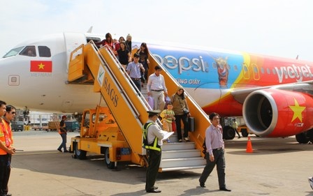 Các chuyến bay từ Nội Bài và TPHCM hạ cánh xuống Đà Nẵng