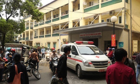 Hoạt động cấp cứu bị cản trở vì tình trạng xe cộ vào ra lộn xộn