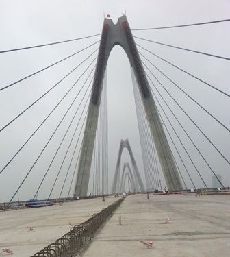 Hà Nội: Hợp long cầu Nhật Tân nối 2 bờ sông Hồng - 8 Phần cầu chính được