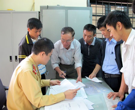 Vì sao chủ xe phải khai báo khi bán, tặng xe? - 2 Khi bán, tặng, cho xe phải khai báo với cơ quan chức năng