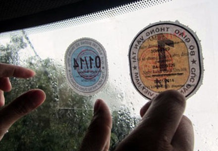 Xe con lăn bánh phải có 3 tem: “Không thể gộp chung làm 1”