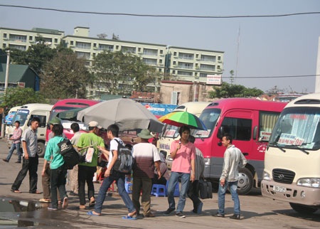 Hà Nội tăng cường hơn 500 xe khách dịp thi đại học, cao đẳng - 1 Hà Nội tăng cường hơn 500 xe khách dịp thi đại học, cao đẳng