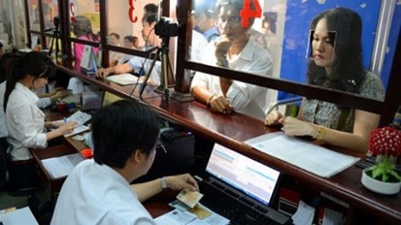 Giấy phép lái ôtô phổ thông sẽ hết hạn theo độ tuổi - 1 Sẽ cấp đổi giấy phép lái xe qua mạng từ tháng 10
