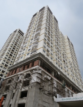 Hé lộ sự thật bên trong chung cư dát vàng ở Hà Nội - 1 Tổ hợp căn hộ cao cấp Hòa Bình Green City tại Hà Nội đang được dát vàng