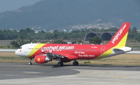 Mưa lớn tại Tân Sơn Nhất, máy bay phải chuyển hướng Cam Ranh