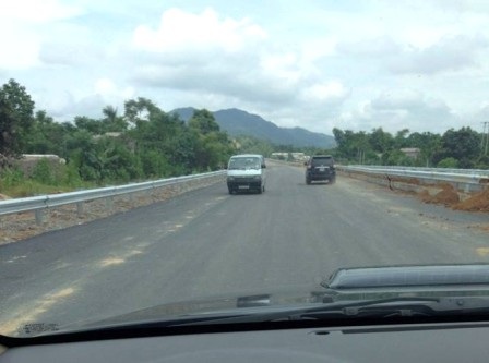 Lên cao tốc hiện đại nhất Việt Nam... “xin” tiền! - 1 Lên cao tốc hiện đại nhất Việt Nam... “xin” tiền!