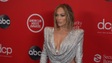 Jennifer Lopez diện váy bốc lửa