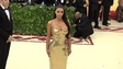 Kim Kardashian diện váy ôm sát