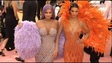 Kendall Jenner, Kylie Jenner xinh đẹp tại MET gala