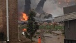 Máy bay chiến đấu Mỹ lao vào khu chung cư, 9 người bị thương