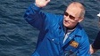 Thủ tướng Nga Putin thám hiểm đáy hồ sâu nhất thế giới (video)