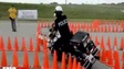 Cảnh sát Mỹ trổ tài lái mô-tô... “đánh võng”
