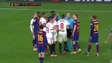 Messi may mắn thoát thẻ đỏ vì hành động chơi xấu đối thủ