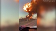 Video tàu chở dầu Mỹ 110 toa va chạm xe tải, phát nổ như "cầu lửa"