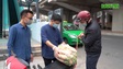 Người dân Hà Nội chung tay "giải cứu" củ cải, cà chua ở Mê Linh