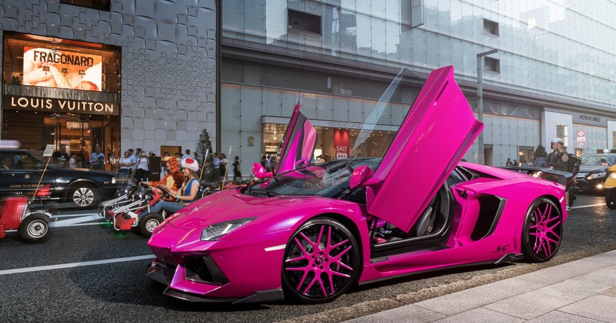 Lamborghini Aventador hồng rực rỡ trên phố | Báo Dân trí