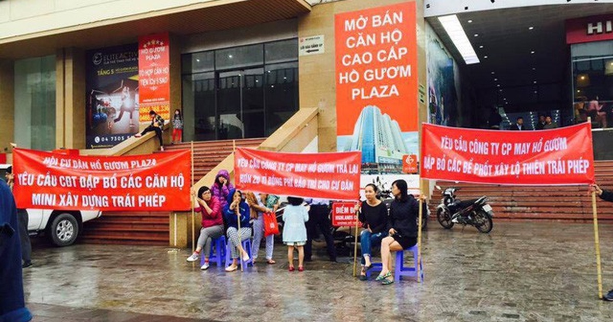 Cư dân treo băng rôn, biểu ngữ tại các tòa chung cư có phạm luật hay không?  | Báo Dân trí