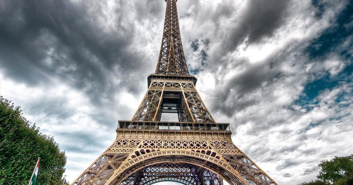 Tại Sao Không Được Chụp Ảnh Tháp Eiffel Vào Buổi Tối? | Báo Dân Trí