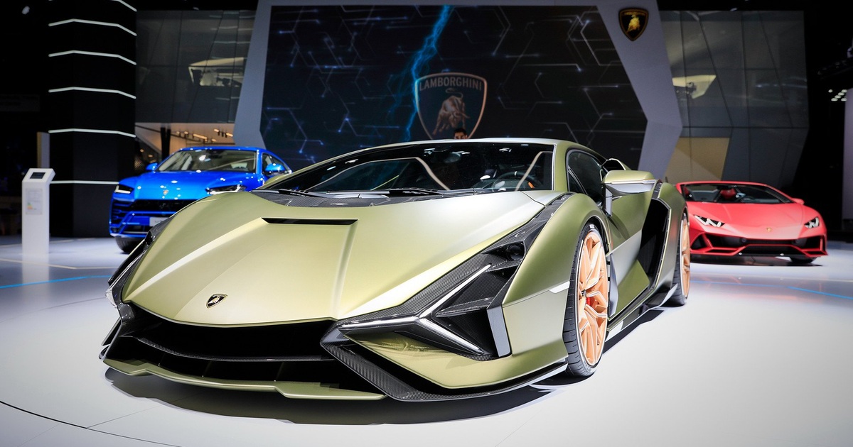 Cận cảnh siêu xe hybrid đầu tiên của Lamborghini | Báo Dân trí