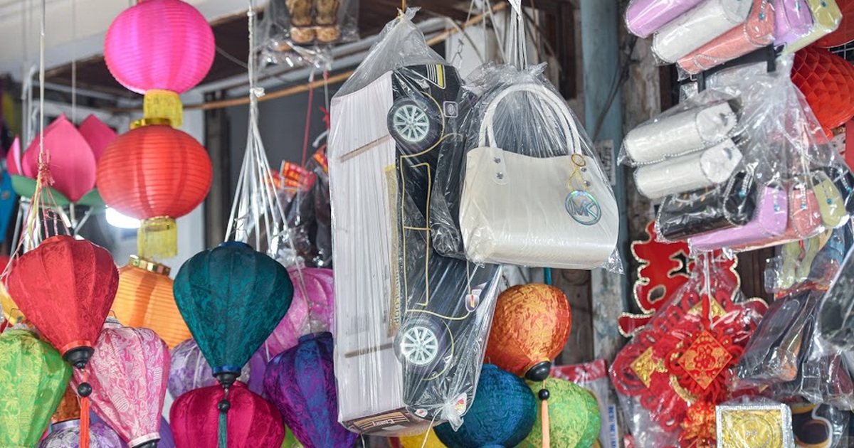 chợ âm phủ ở hà nội - Người Hà Nội đi chợ “âm phủ” sắm hàng hiệu cho người cõi âm
