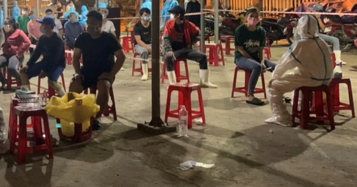 5 ca nhiễm ở Quảng Ngãi ra buôn bán, Đà Nẵng phải xét nghiệm cả cảng cá - Vimarsana News